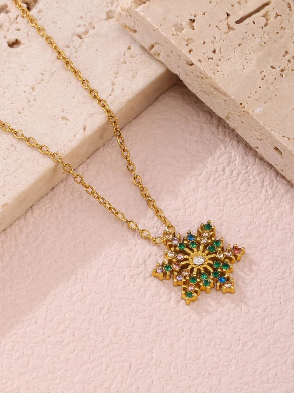 Collier flocon de neige en acier inoxydable et zircons - Les secrets de Cath