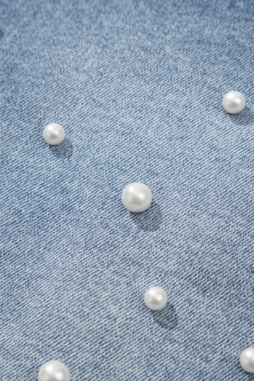 Pearl Beaded Raw Hem Wash Denim Shorts - Les secrets de Cath