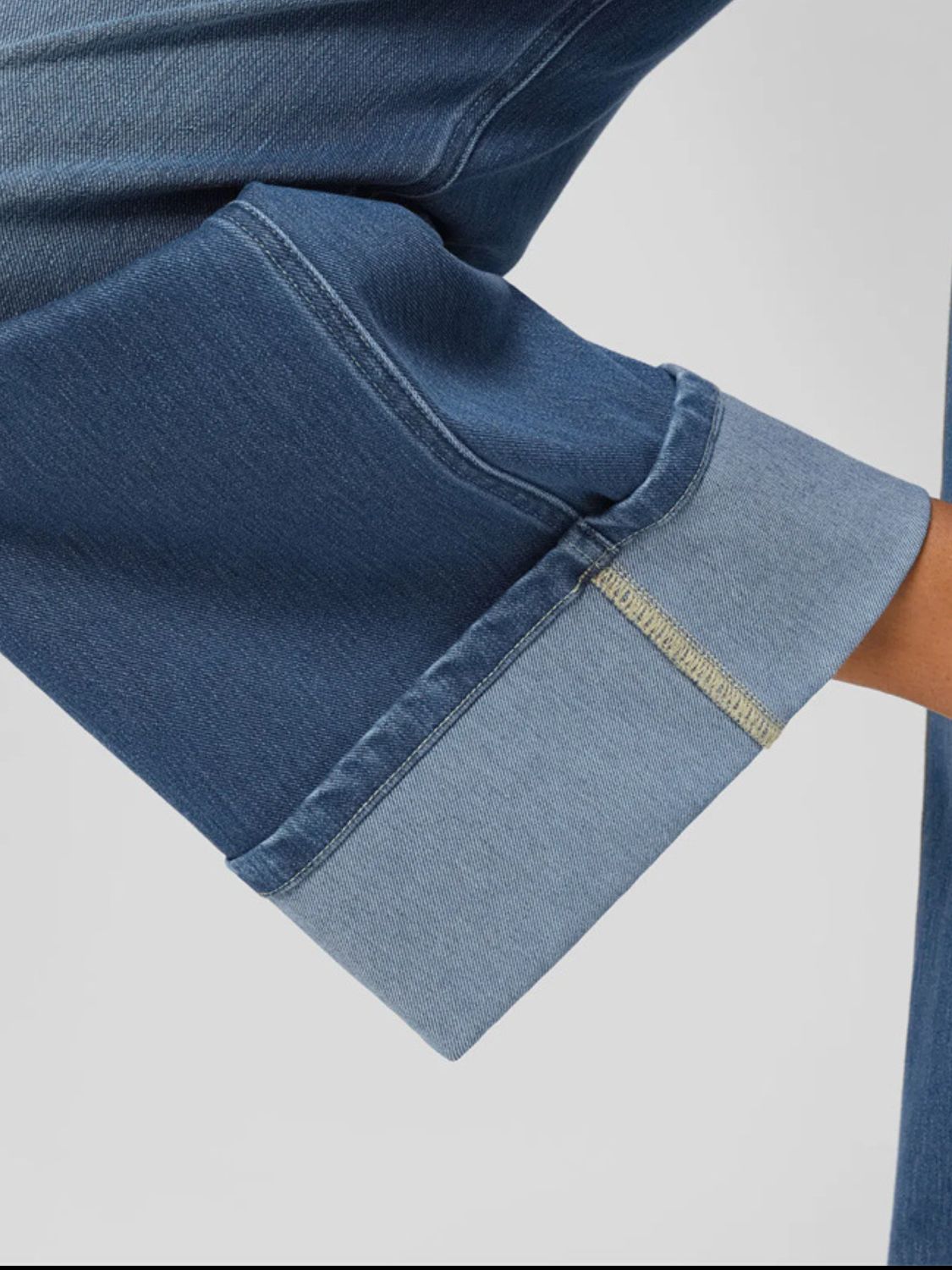 Jean taille haute à jambe droite et retroussée - Les secrets de Cath