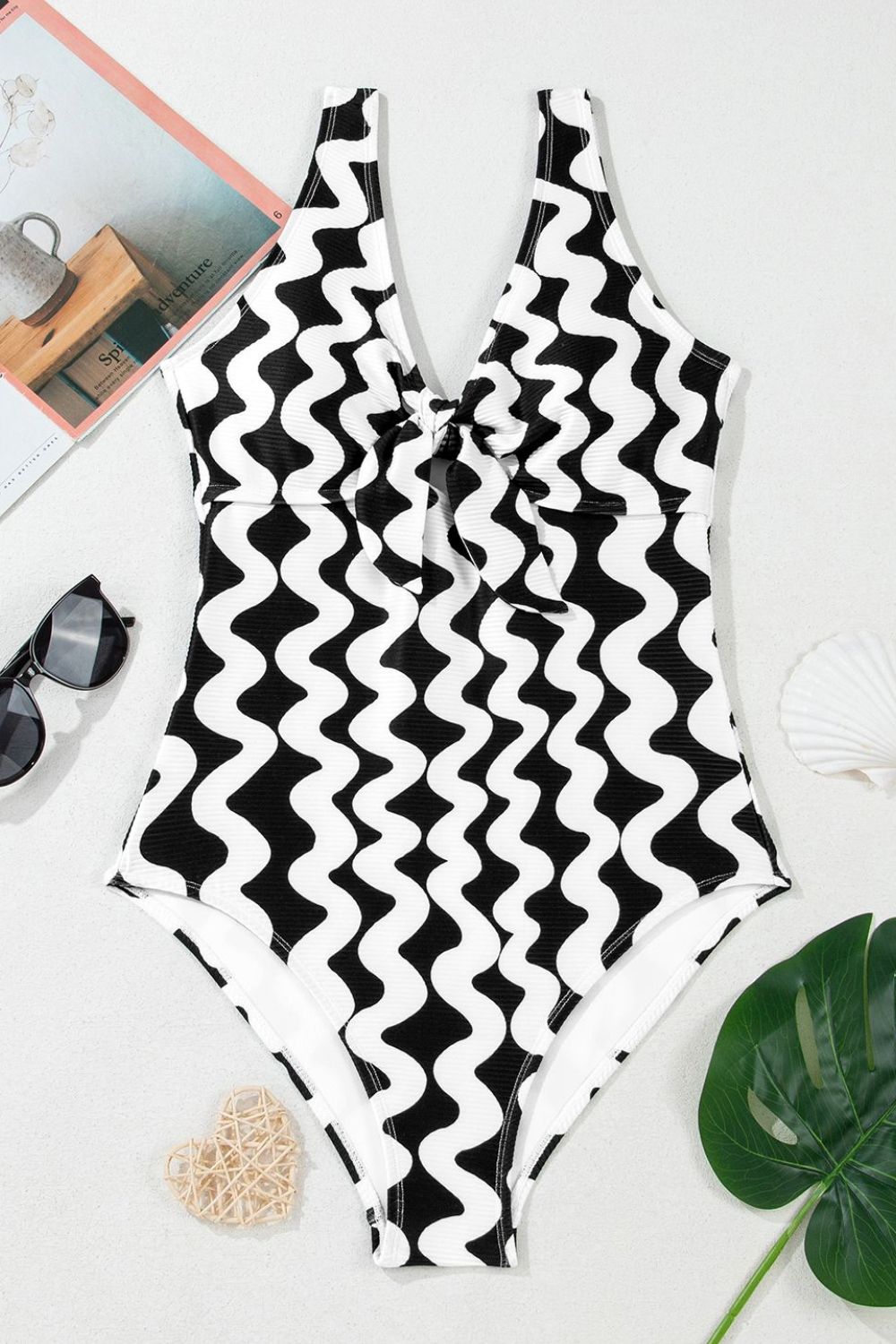 Maillot de bain une pièce à rayures contrastées et noué sur le devant - Les secrets de Cath