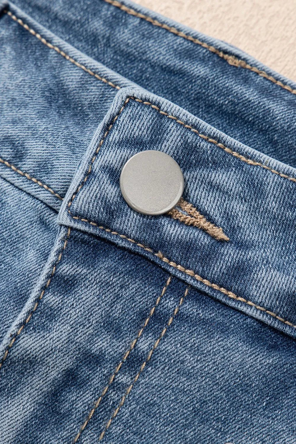 Pearl Beaded Raw Hem Wash Denim Shorts - Les secrets de Cath