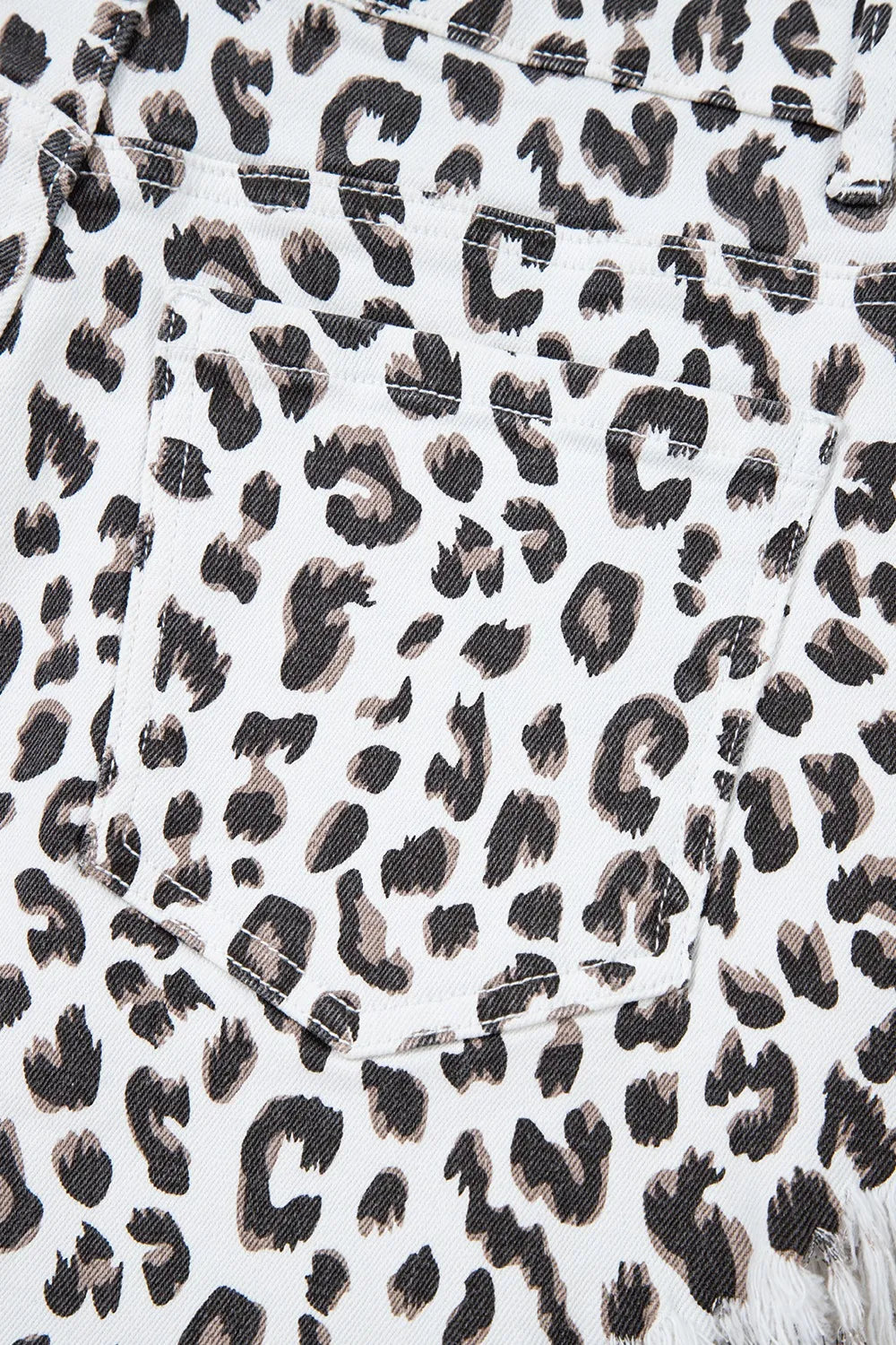 Leopard Frayed Hem Denim Shorts - Les secrets de Cath