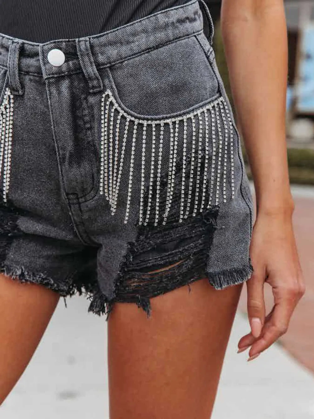 Distressed Fringe Denim Shorts with Pockets - Les secrets de Cath