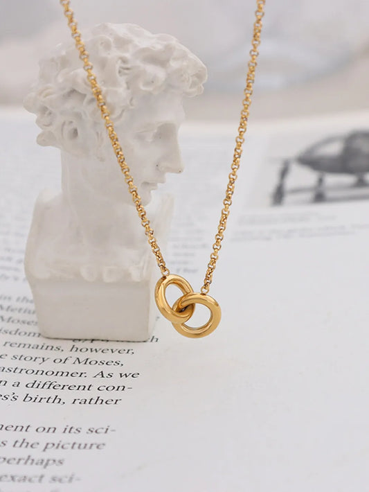 Collier avec pendentif créole en acier titane plaqué or 18 carats - Les secrets de Cath