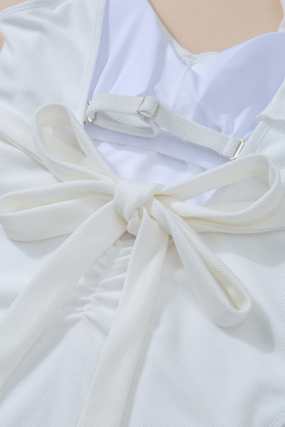 Maillot de bain une pièce à volants et col en V à larges bretelles - Les secrets de Cath
