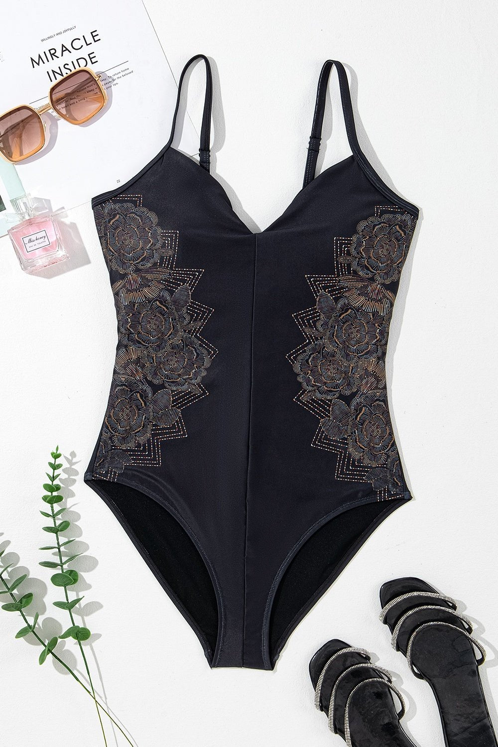 Maillot de bain une pièce brodé à col en V - Les secrets de Cath