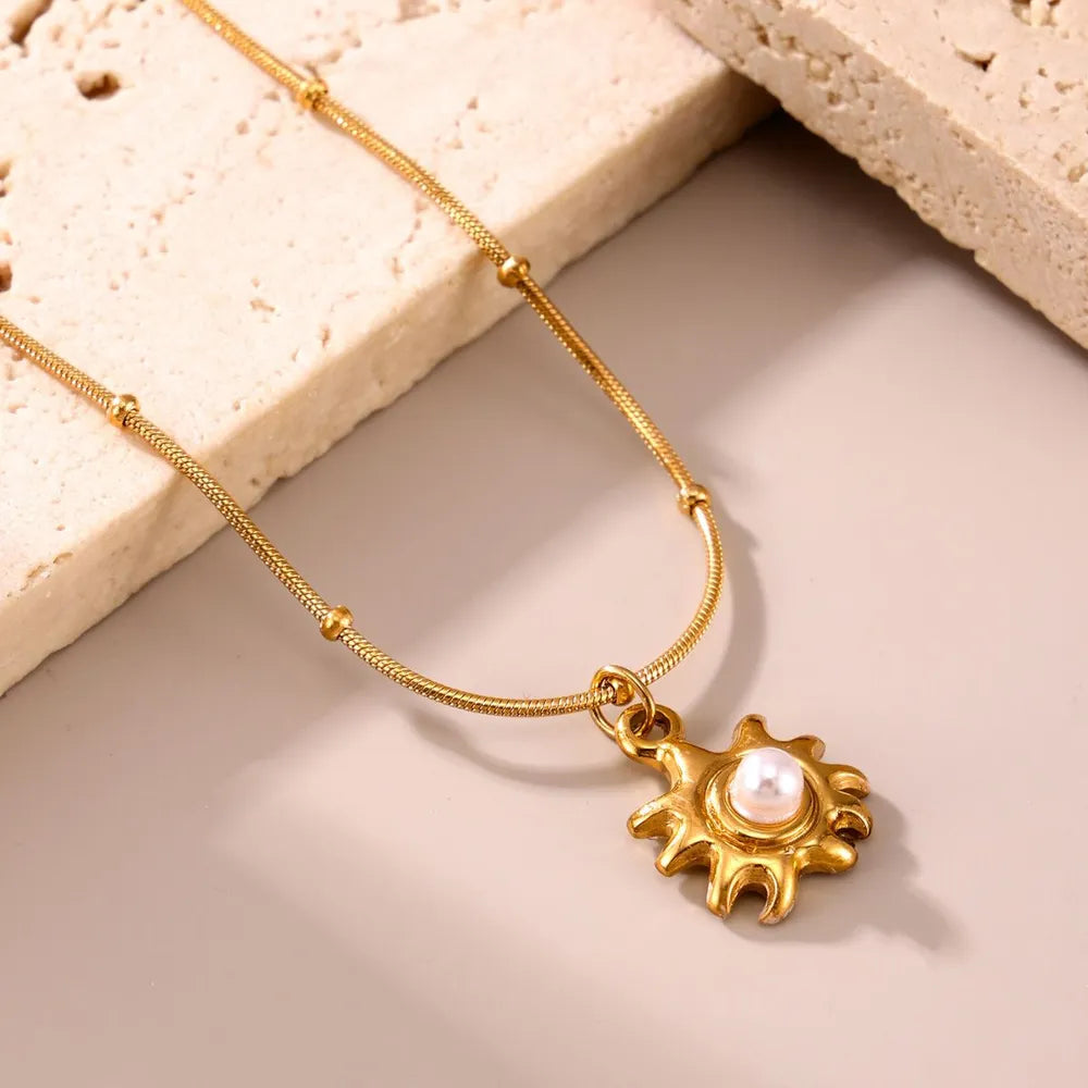 Collier de perles de coquillage plaqué or 18 carats - Les secrets de Cath