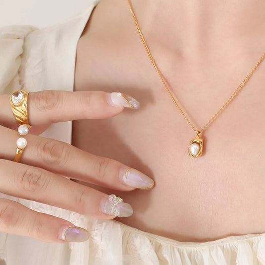 Collier avec pendentif en perles plaqué or 18 carats - Les secrets de Cath