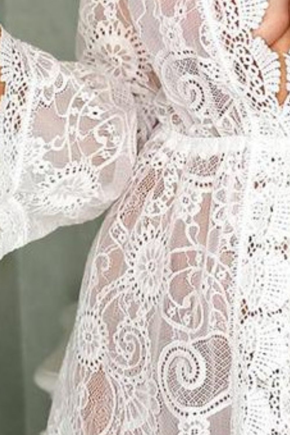 Robe cache-maillot en dentelle à col en V - Les secrets de Cath