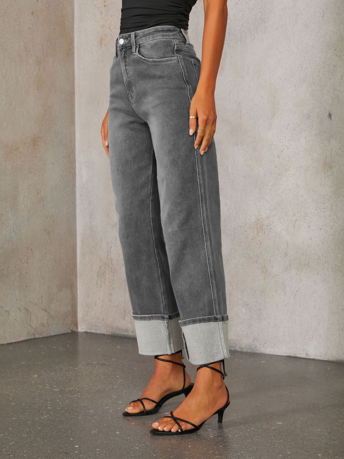Jean taille haute à jambe droite et retroussé - Les secrets de Cath
