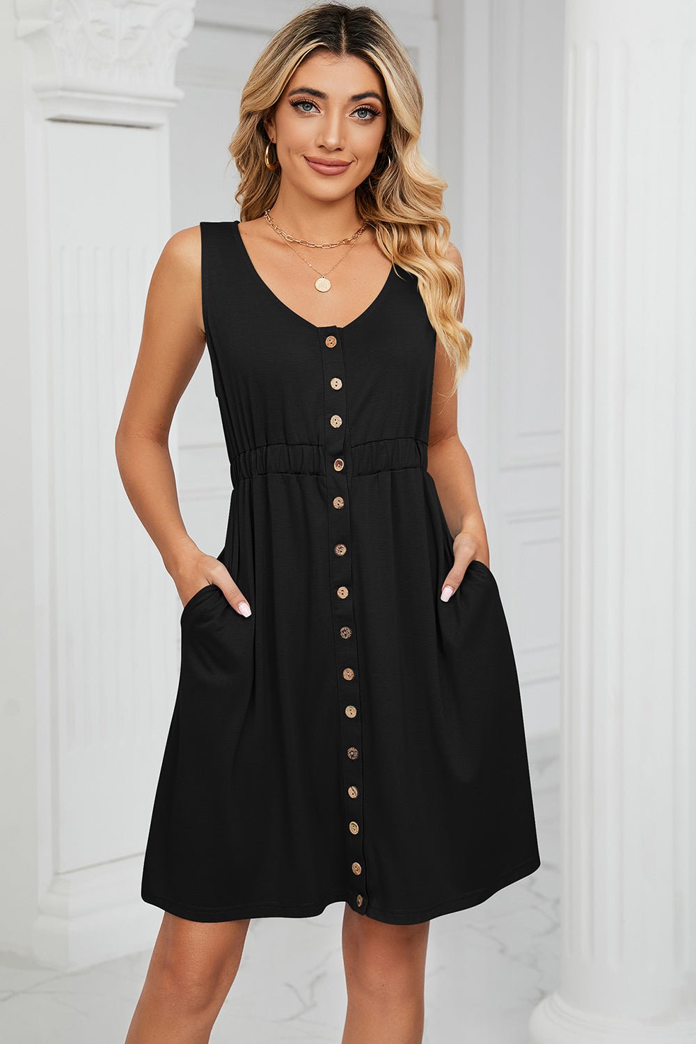 Mini-robe boutonnée à larges bretelles - Les secrets de Cath