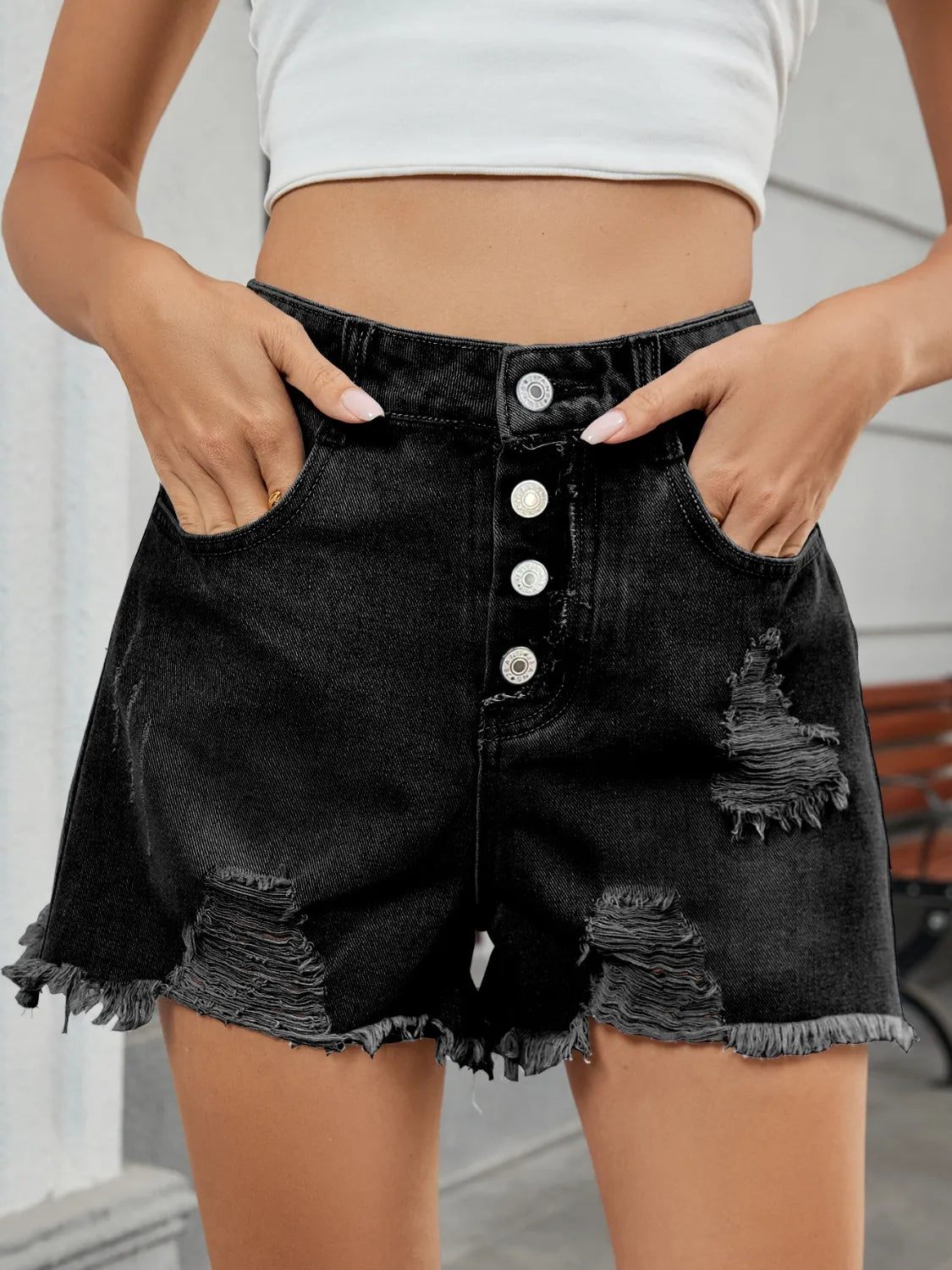 Distressed Raw Hem Denim Shorts - Les secrets de Cath