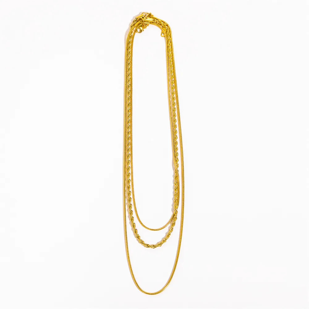 Collier à trois rangs en acier titane plaqué or 18 carats - Les secrets de Cath