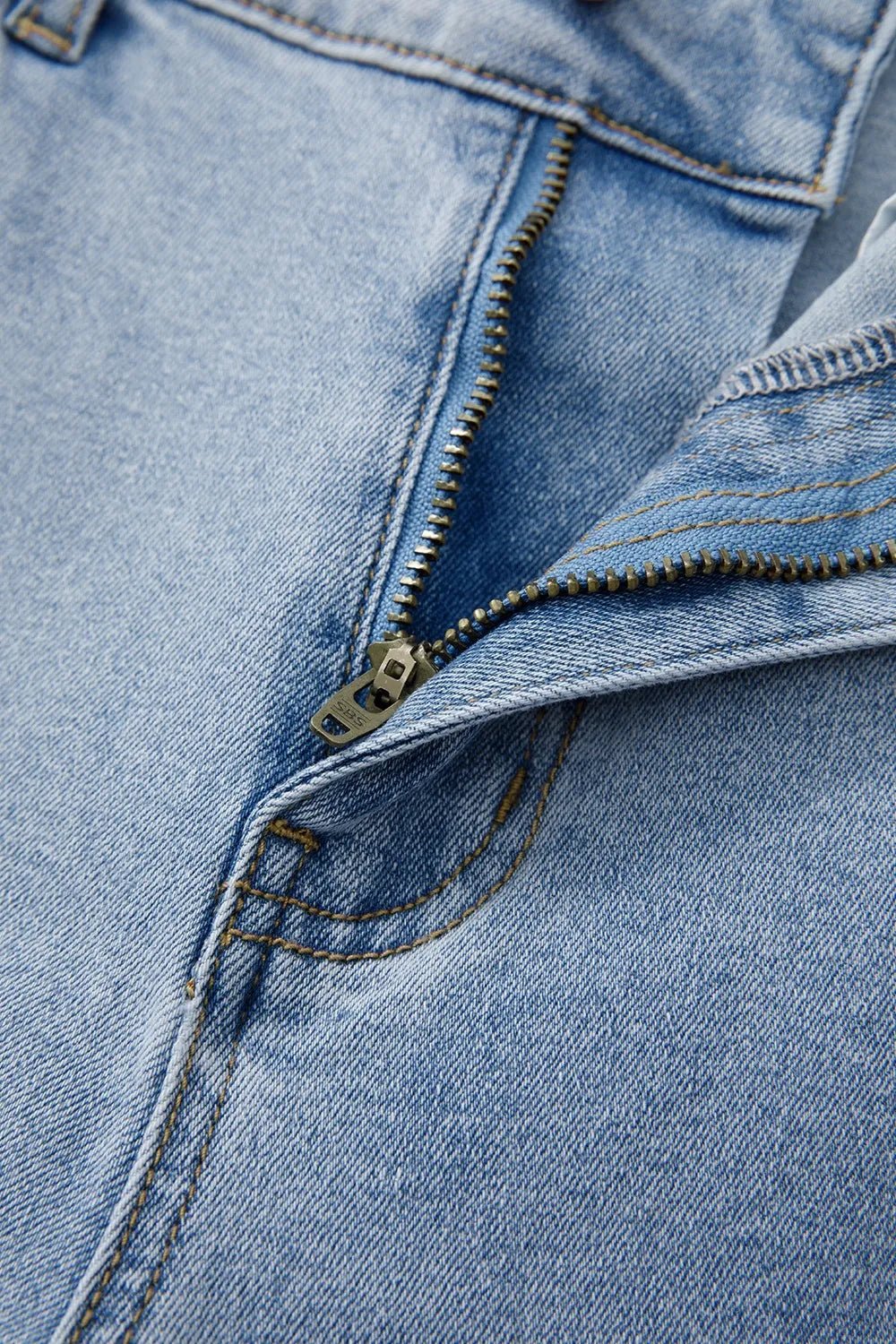 Jean cargo à décor de nœud papillon - Les secrets de Cath