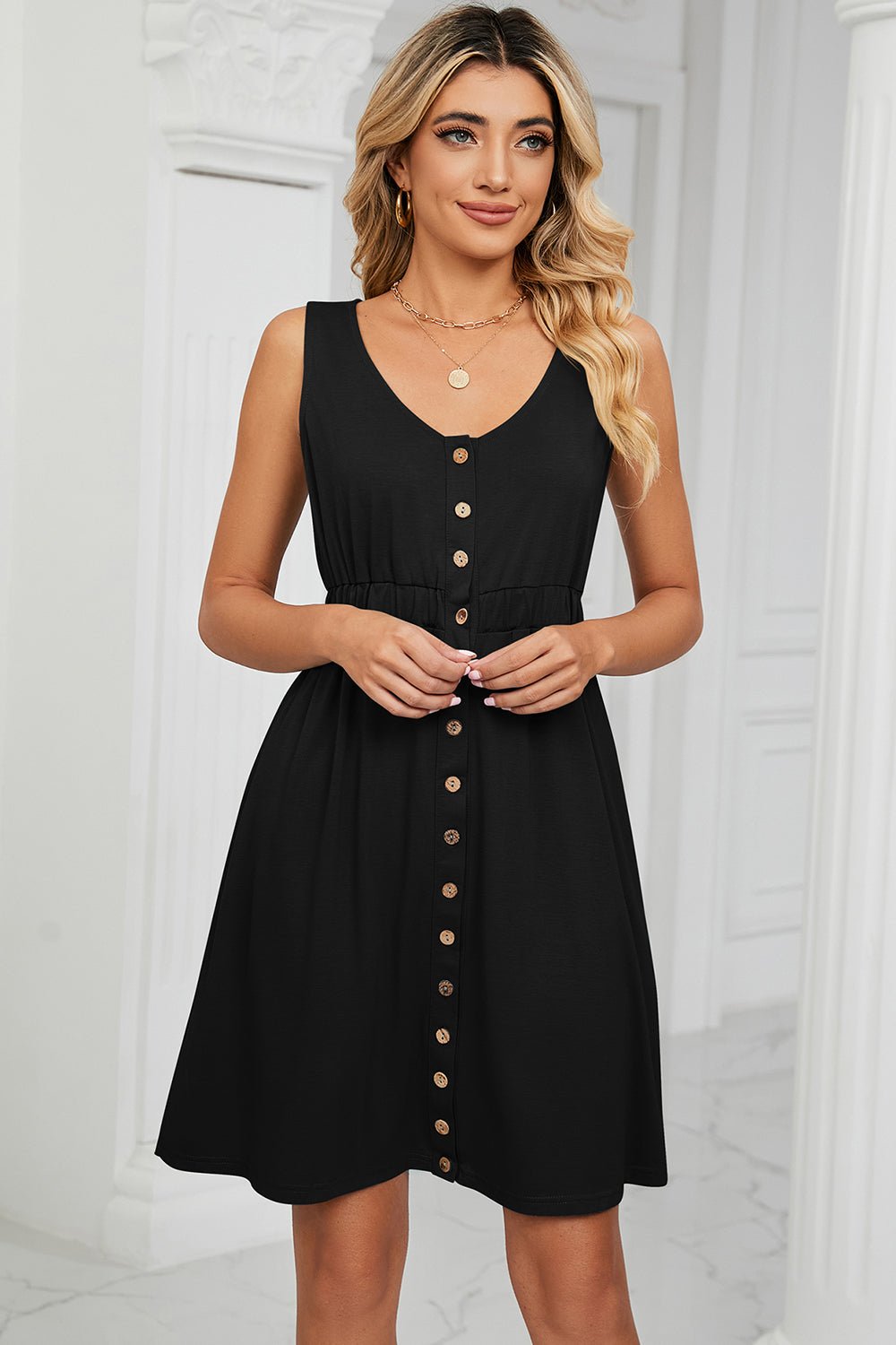 Mini-robe boutonnée à larges bretelles - Les secrets de Cath