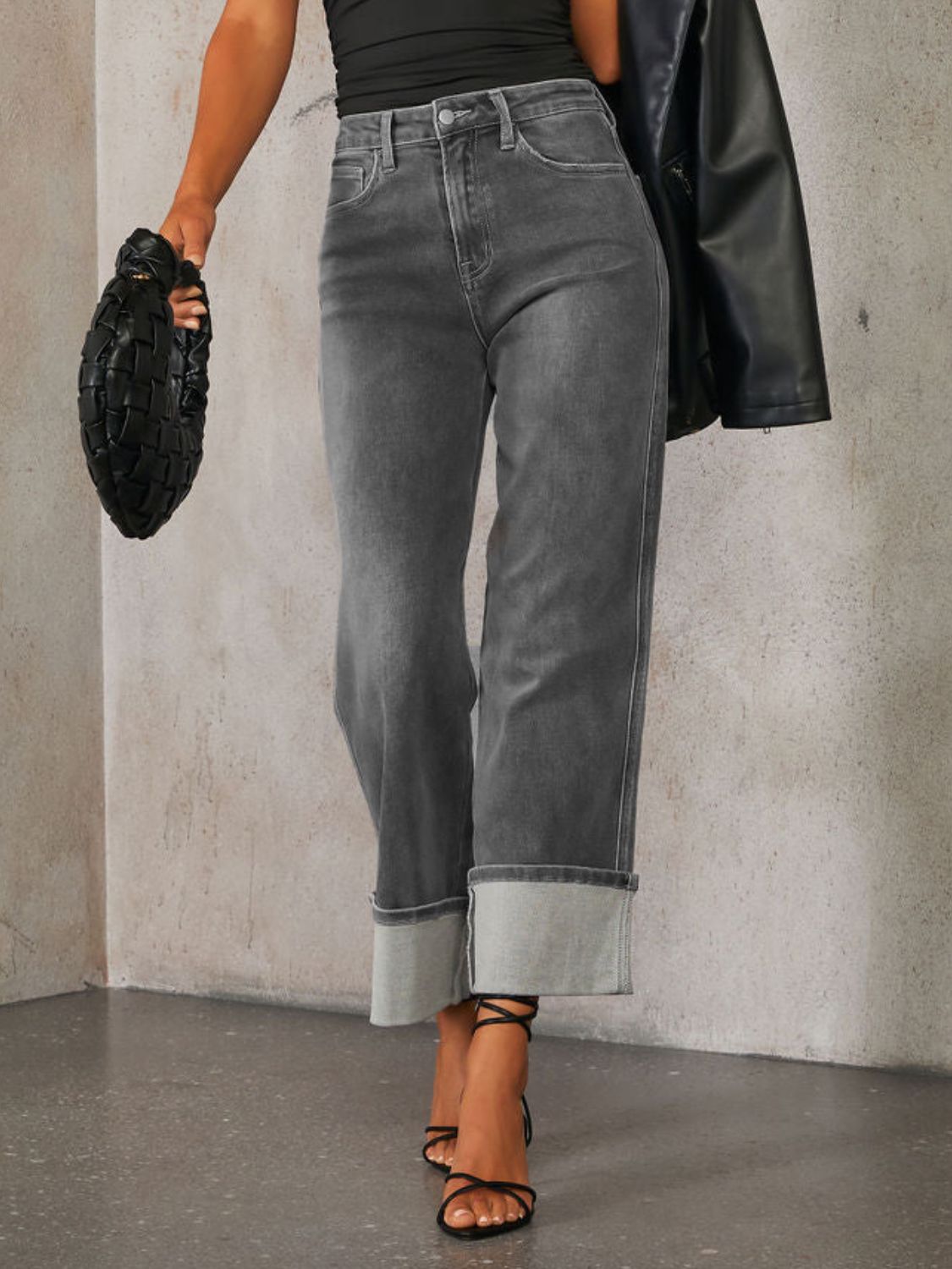 Jean taille haute à jambe droite et retroussé - Les secrets de Cath