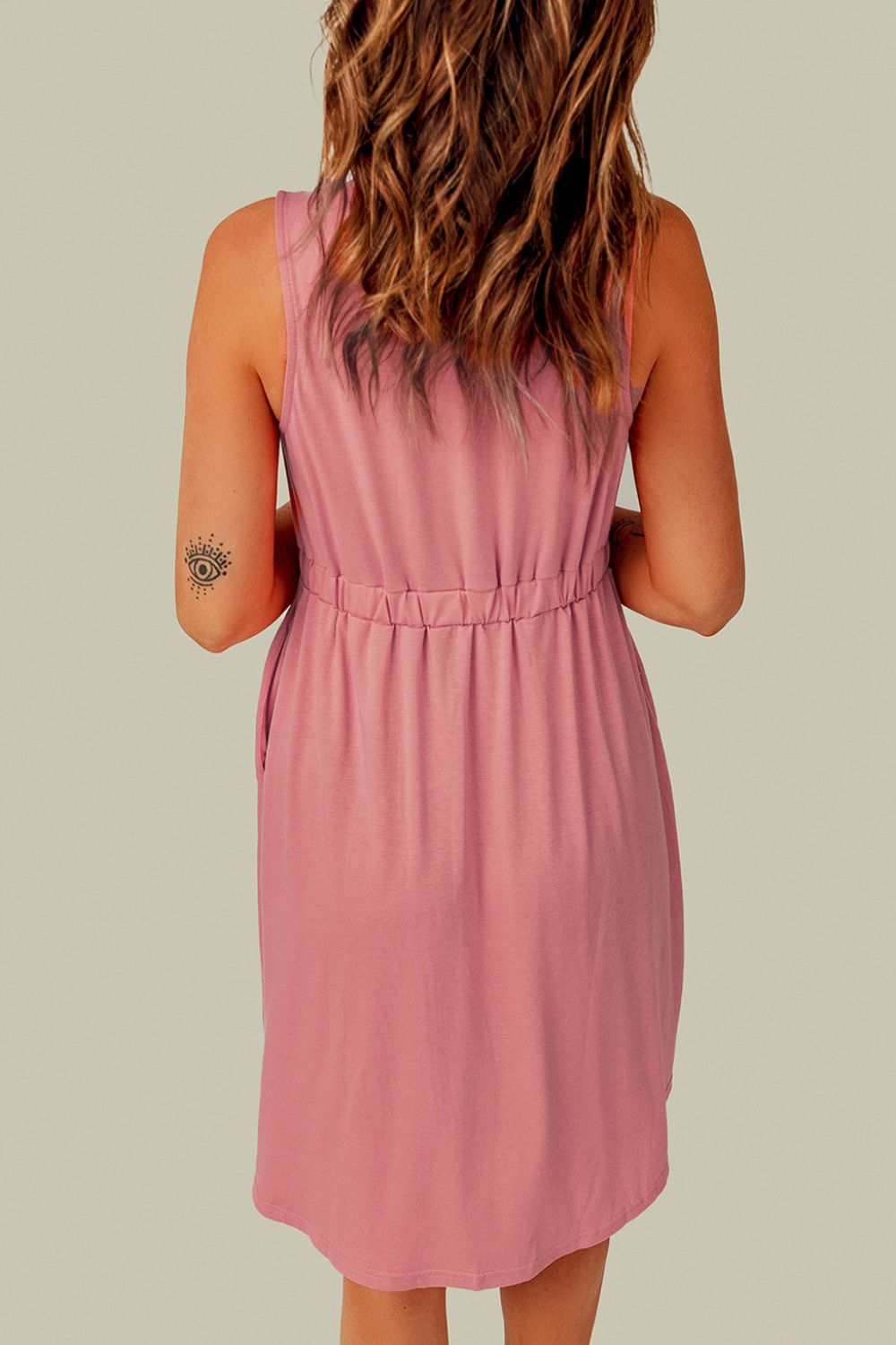 Mini-robe magique boutonnée sans manches - Les secrets de Cath