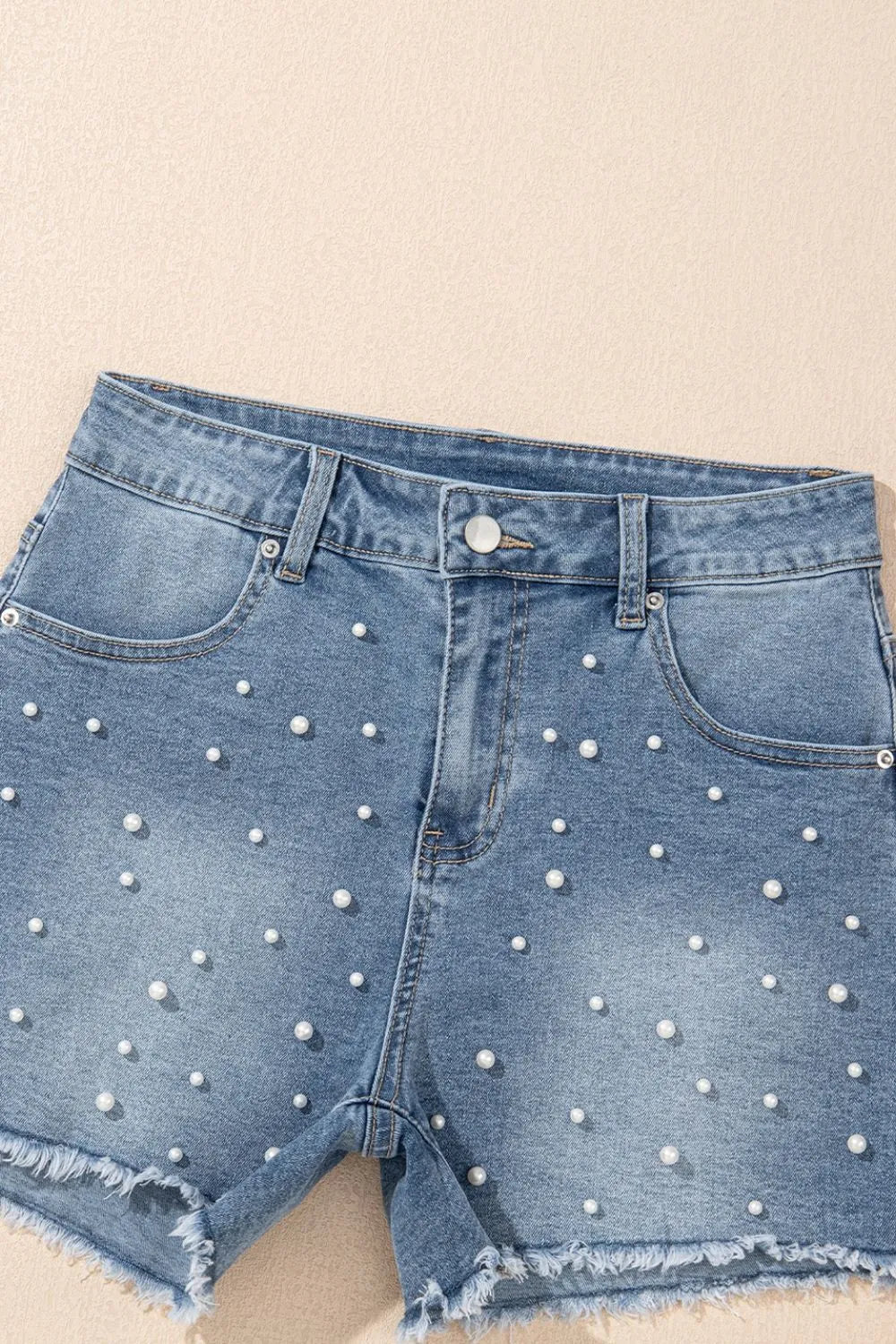 Pearl Beaded Raw Hem Wash Denim Shorts - Les secrets de Cath