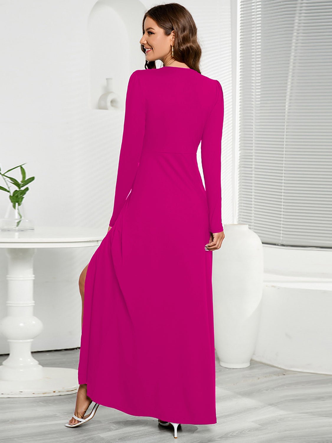 Robe fendue à manches longues et col en V - Les secrets de Cath