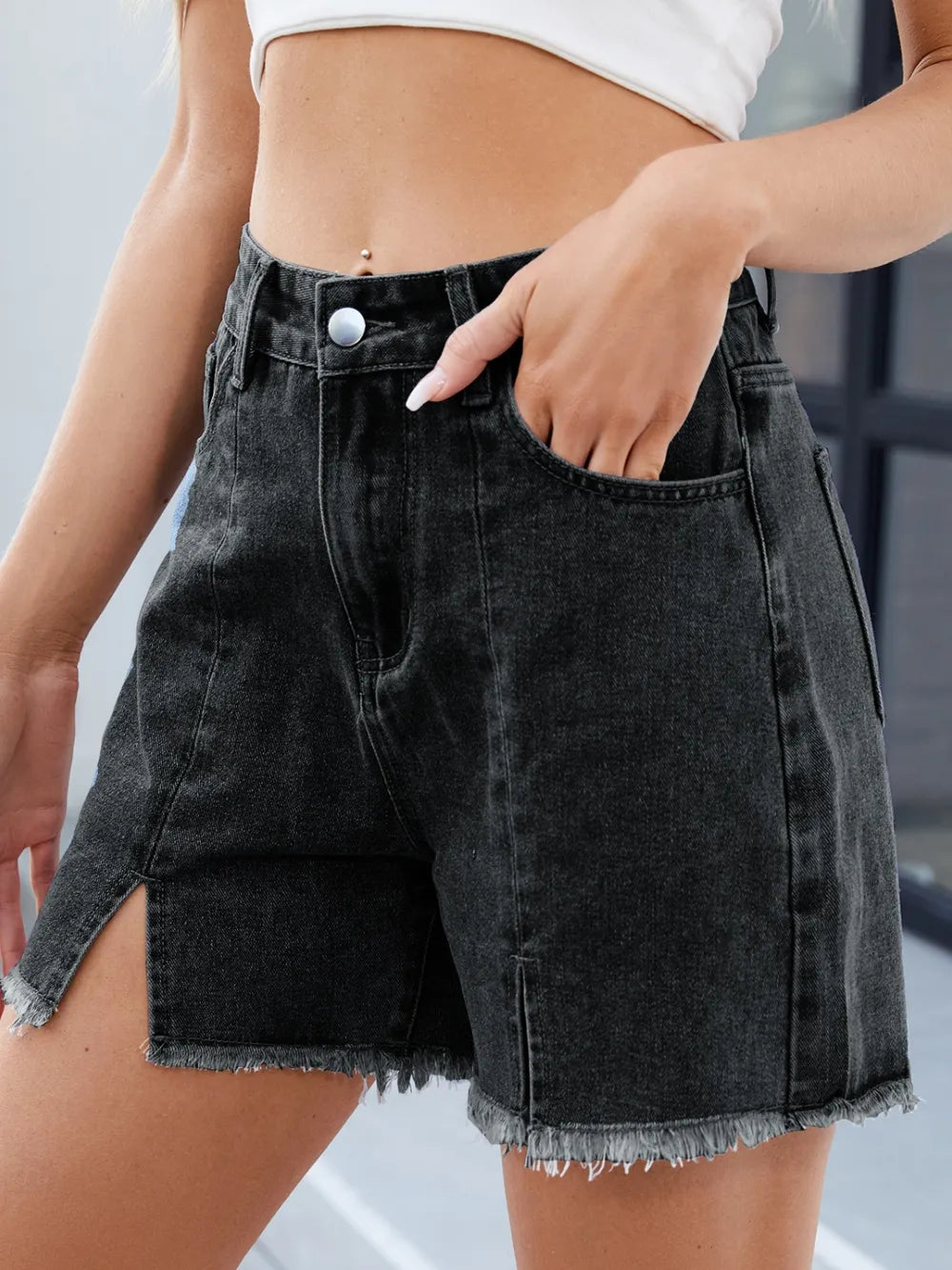 Raw Hem Slit Denim Shorts - Les secrets de Cath