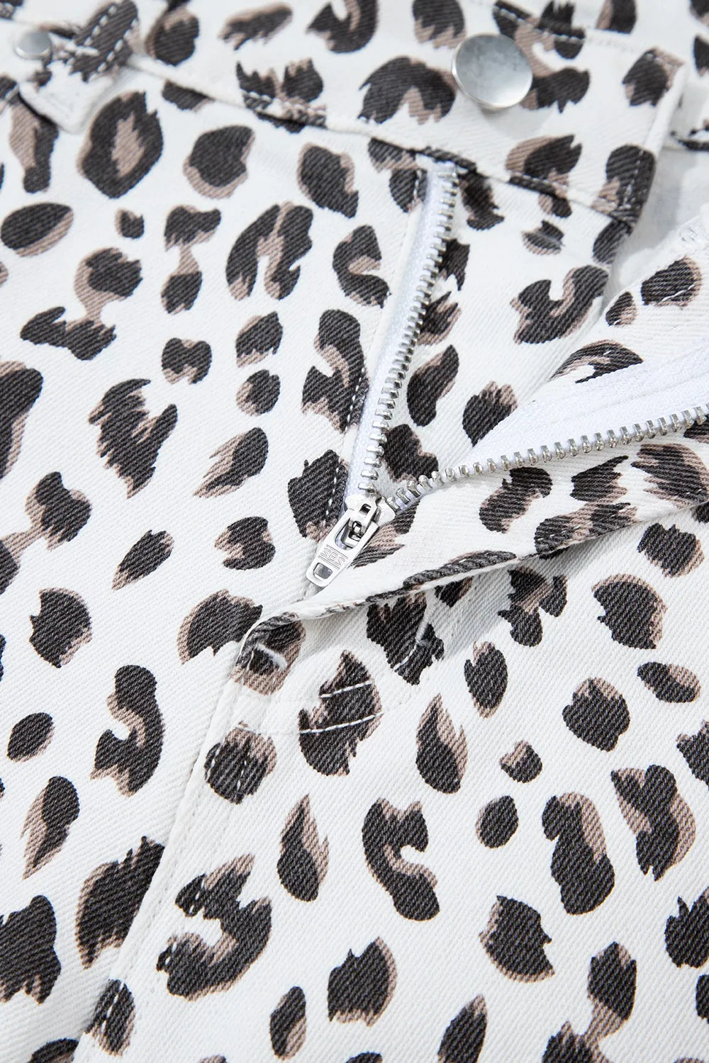 Leopard Frayed Hem Denim Shorts - Les secrets de Cath