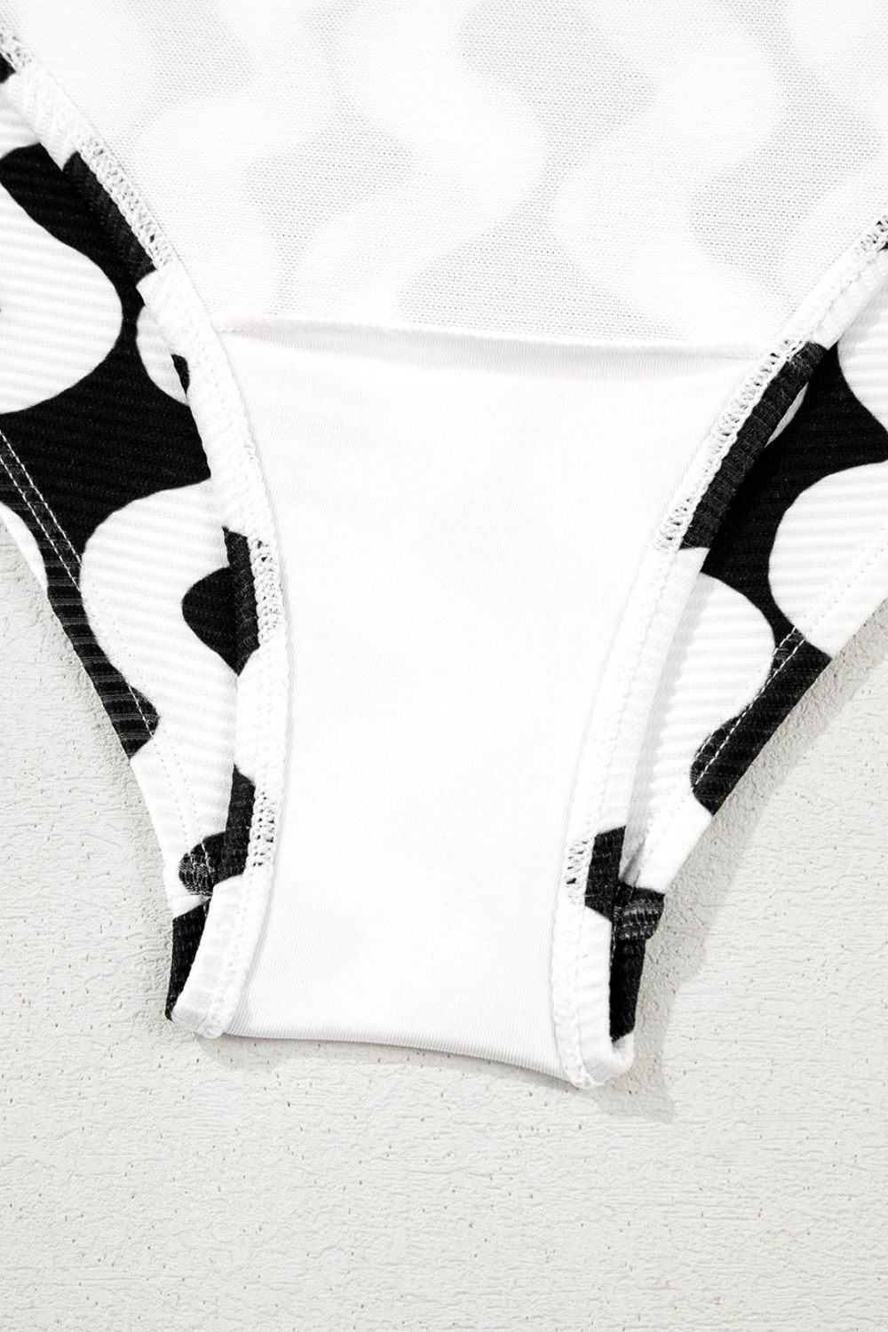 Maillot de bain une pièce à rayures contrastées et noué sur le devant - Les secrets de Cath