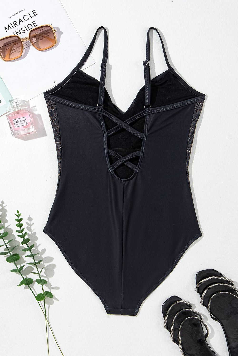 Maillot de bain une pièce brodé à col en V - Les secrets de Cath
