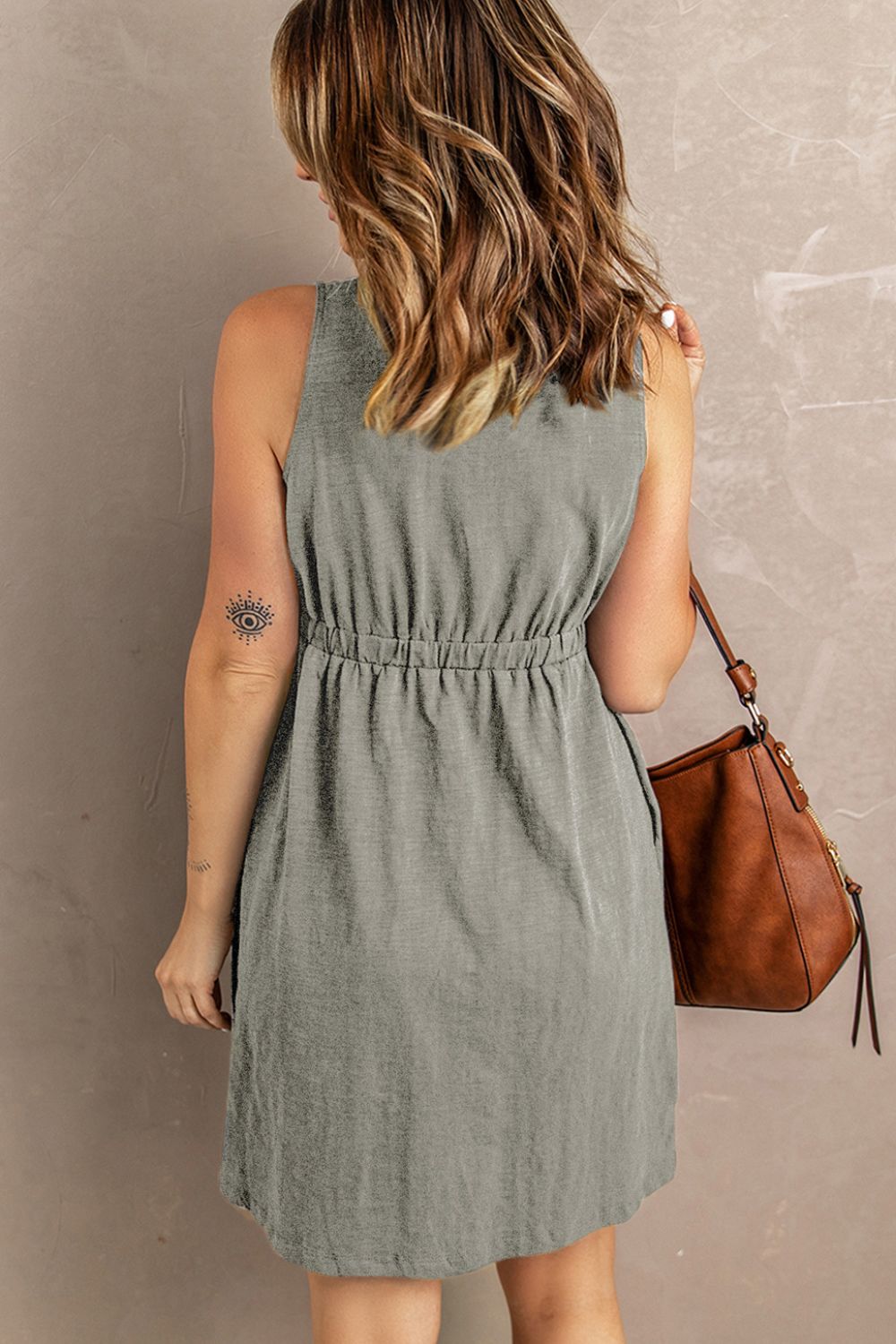 Mini-robe magique boutonnée sans manches - Les secrets de Cath
