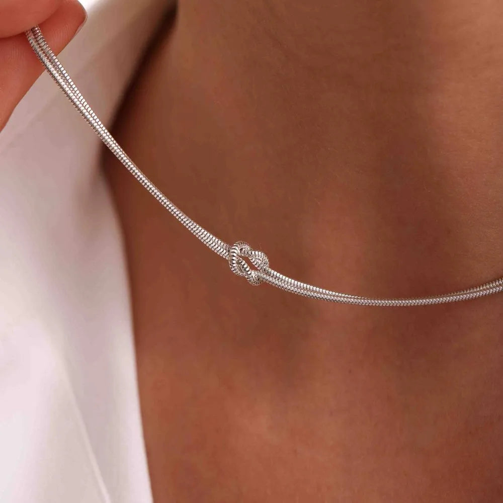 Collier noué en acier titane - Les secrets de Cath