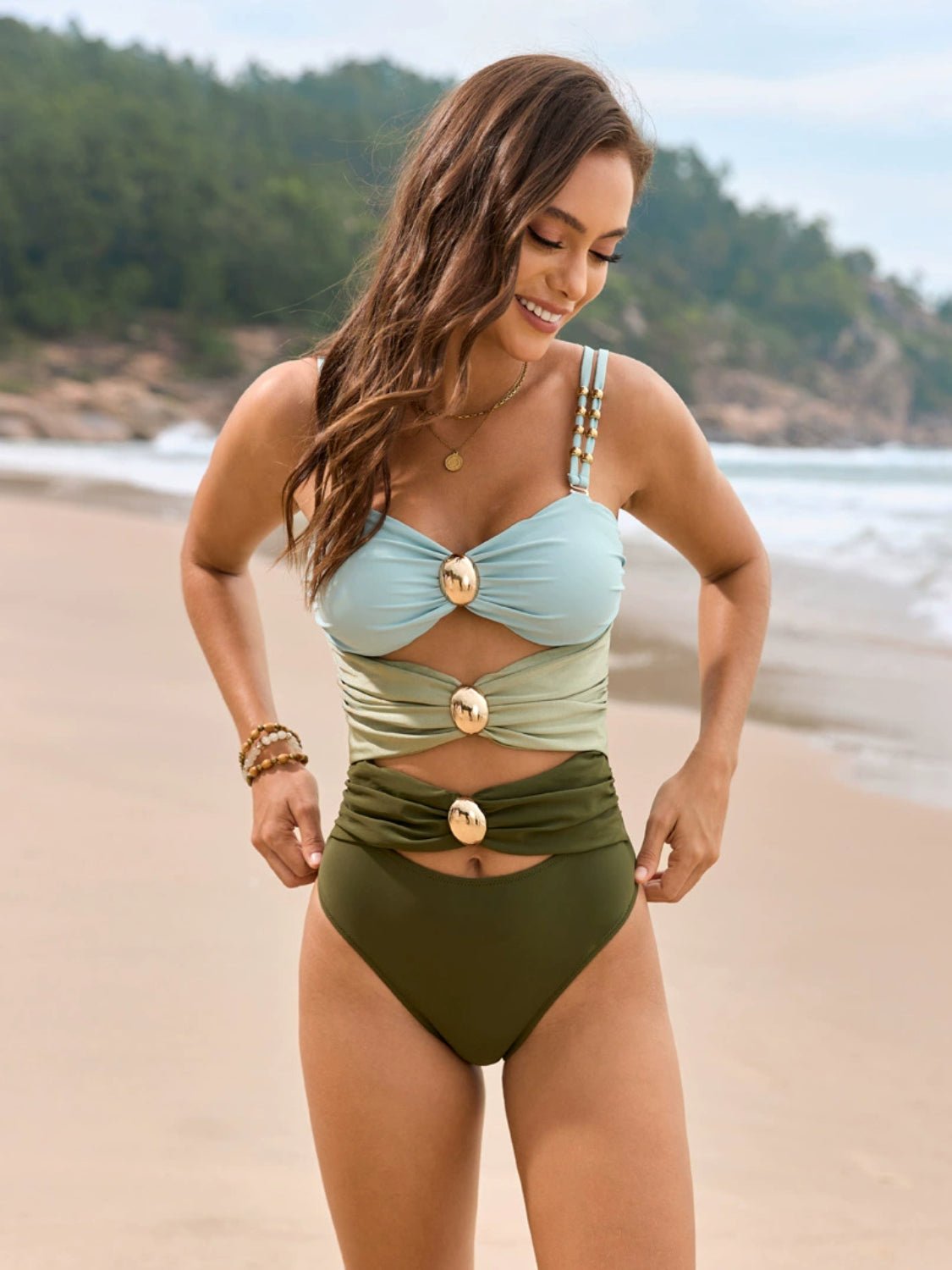Maillot de bain une pièce à col en cœur et blocs de couleurs - Les secrets de Cath