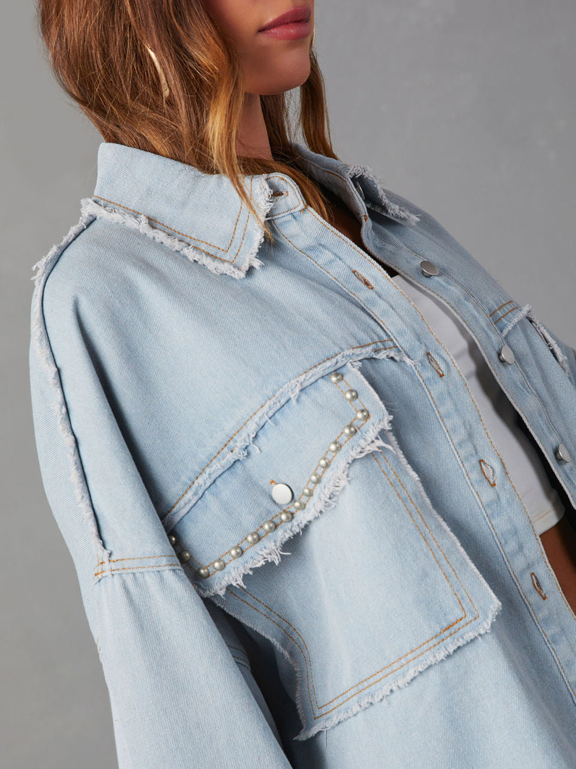 Button Down Raw Hem Denim Jacket - Les secrets de Cath