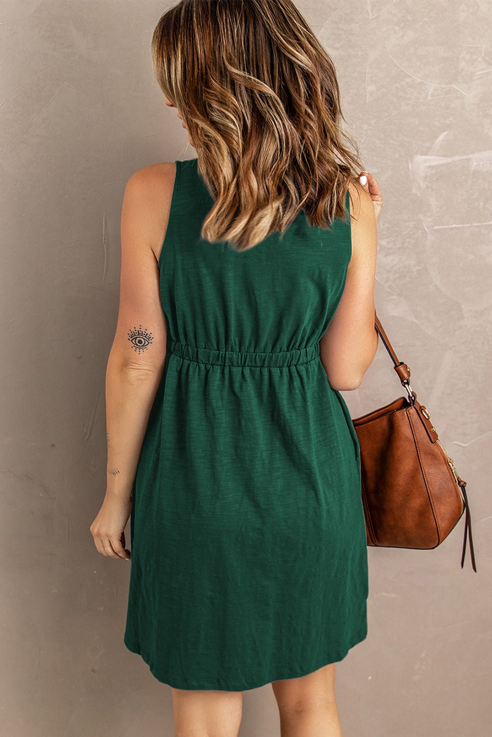 Mini-robe magique boutonnée sans manches - Les secrets de Cath