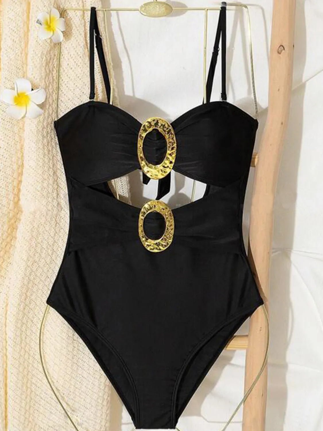 Maillot de bain une pièce à découpes et décolleté en cœur - Les secrets de Cath