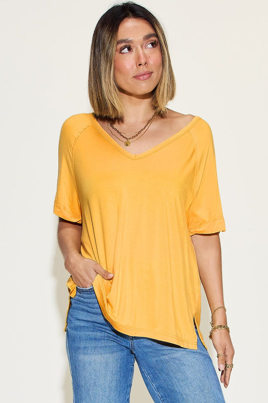 T-shirt Basic Bae à manches courtes et col en V en bambou - Les secrets de Cath