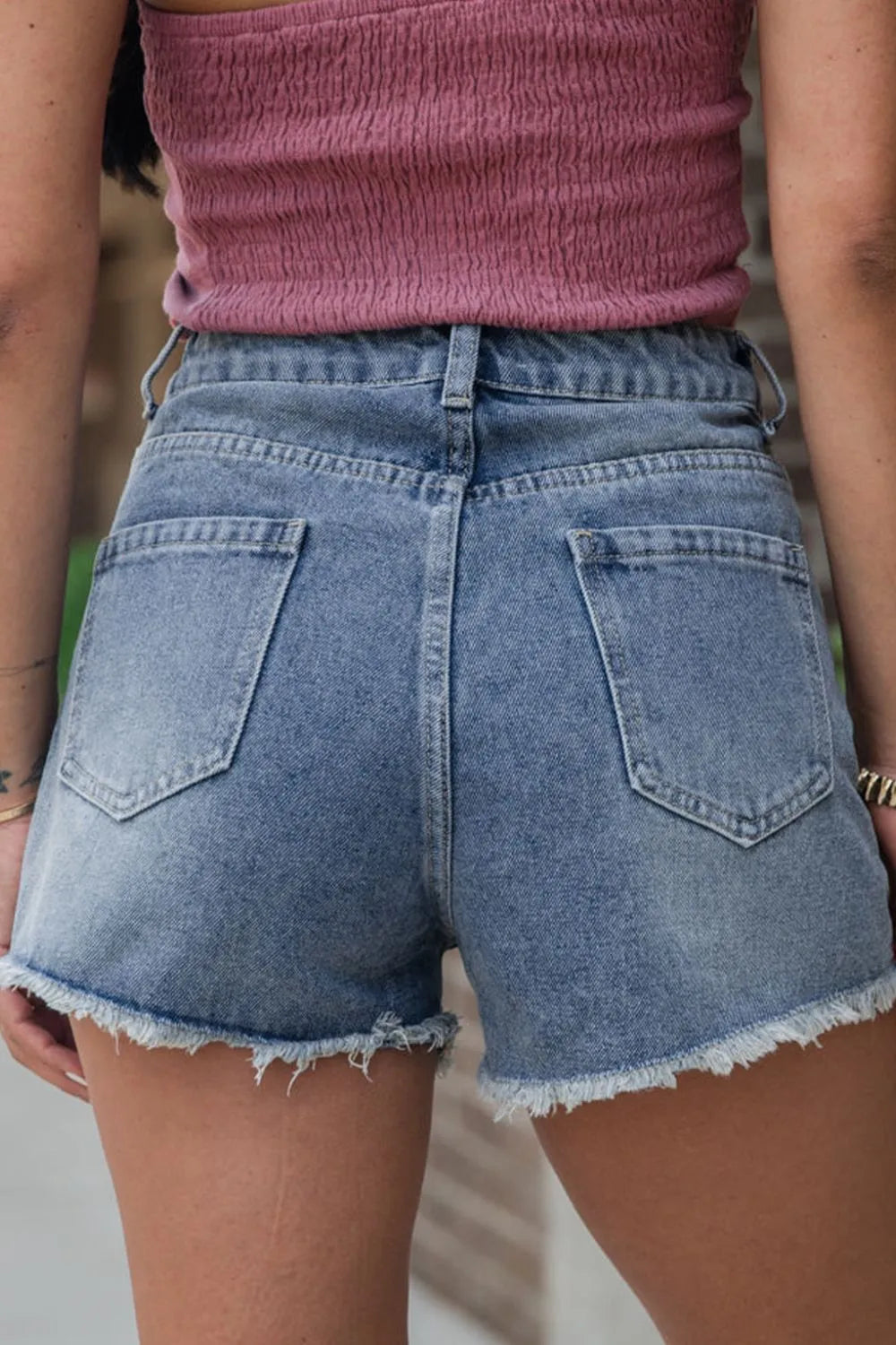 Pearl Beaded Raw Hem Wash Denim Shorts - Les secrets de Cath