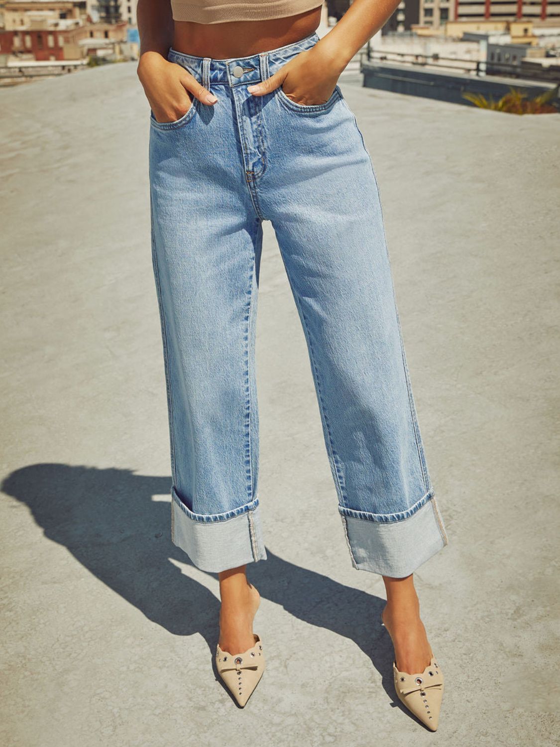 Jean taille haute à jambe droite et retroussé - Les secrets de Cath