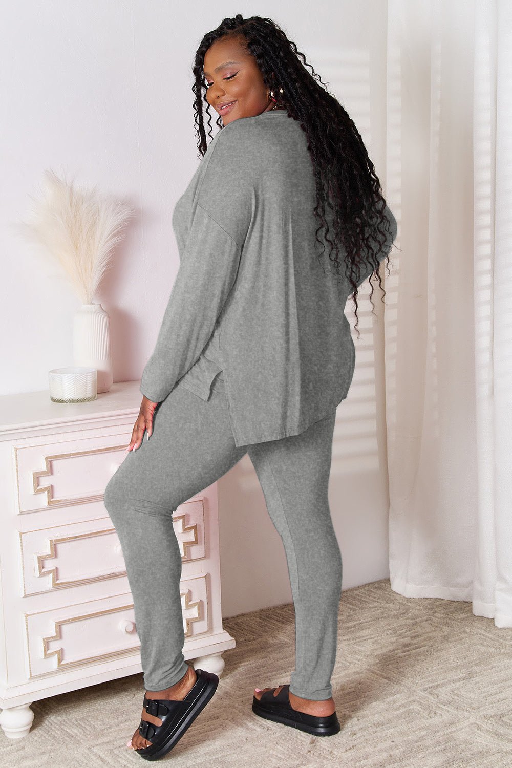 Basic Bae Bamboo Full Size V-Neck Long Sleeve Top and Pants Lounge Set - Les secrets de Cath