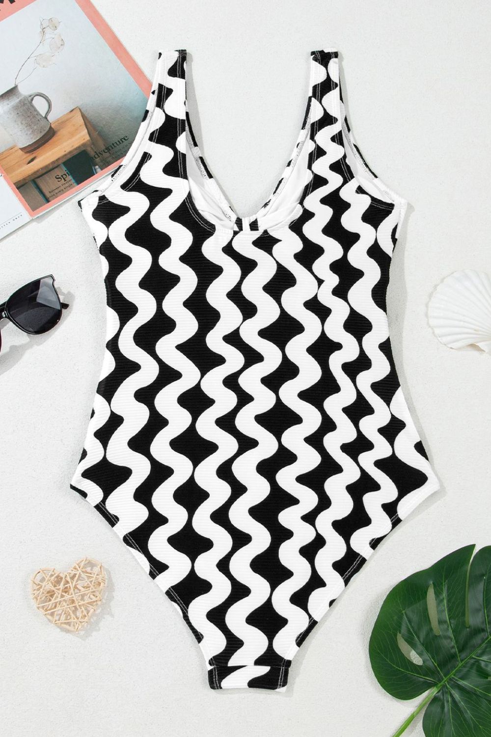 Maillot de bain une pièce à rayures contrastées et noué sur le devant - Les secrets de Cath
