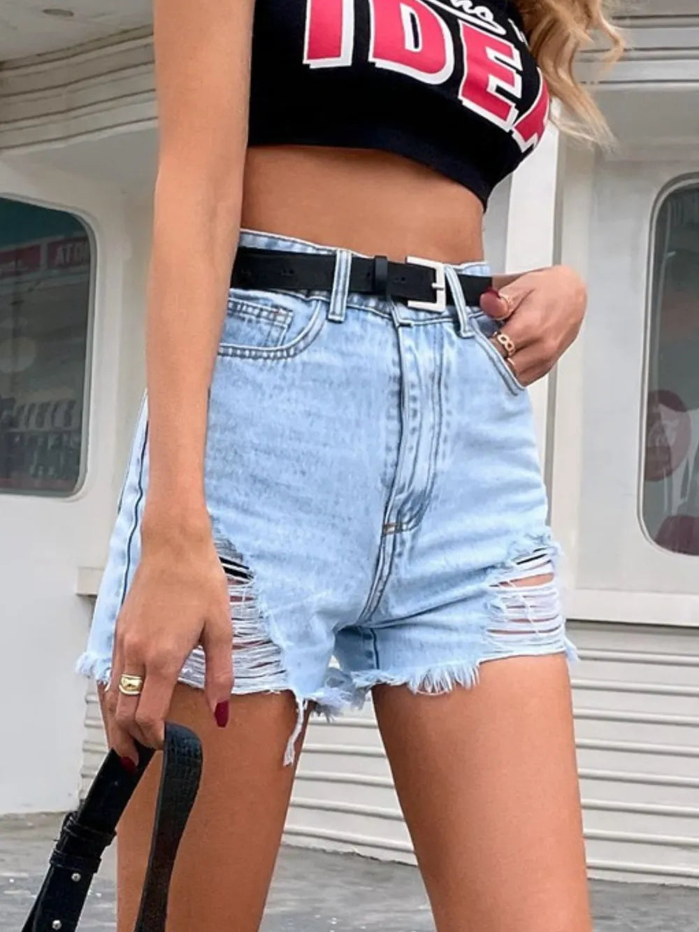 Distressed Raw Hem Denim Shorts - Les secrets de Cath