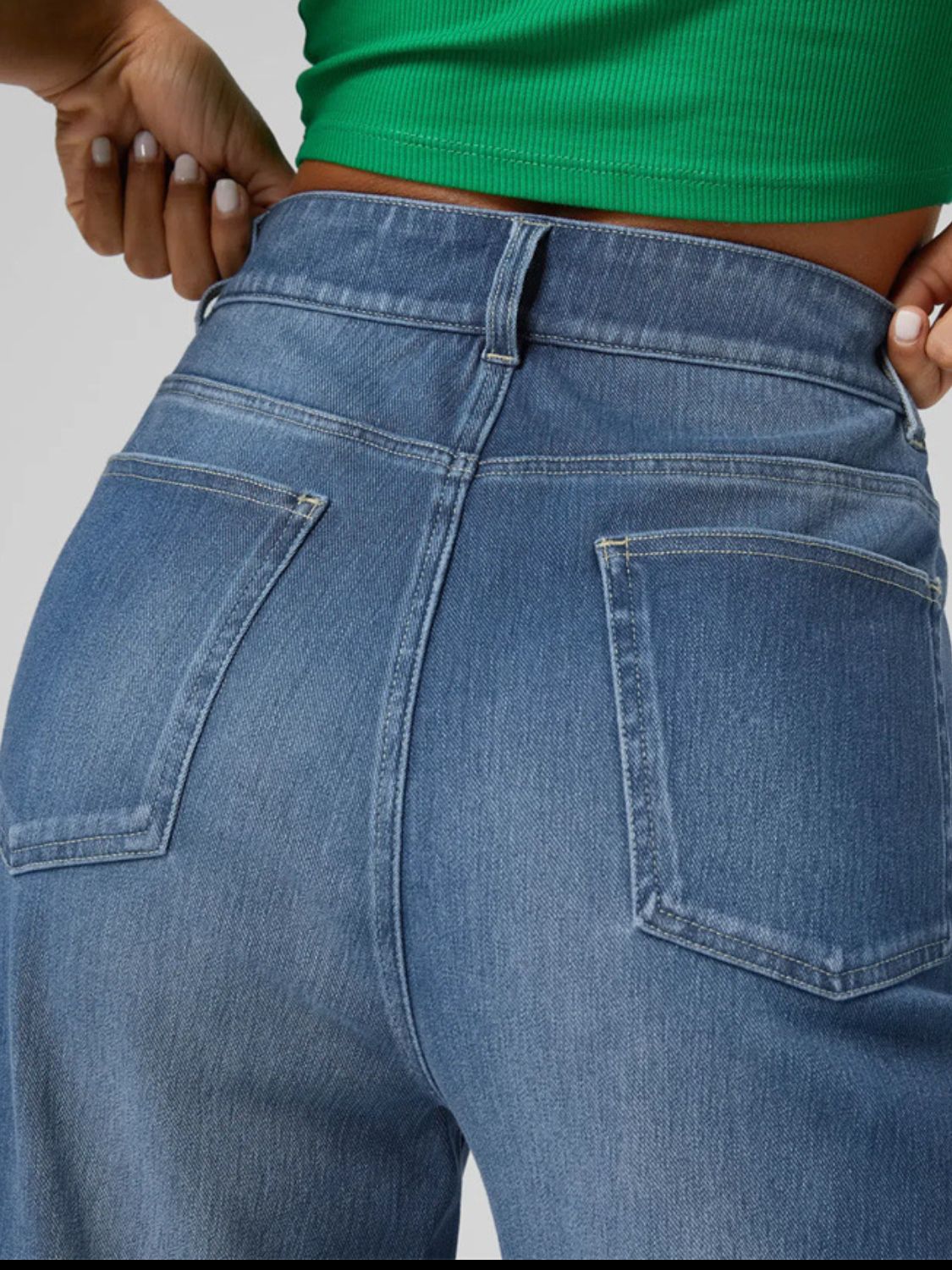 Jean taille haute à jambe droite et retroussée - Les secrets de Cath