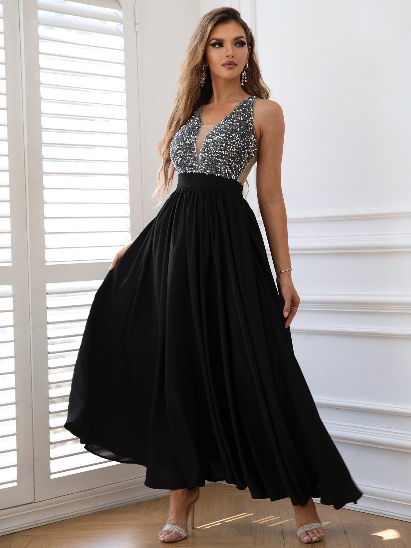 Robe longue sans manches à paillettes contrastées - Les secrets de Cath