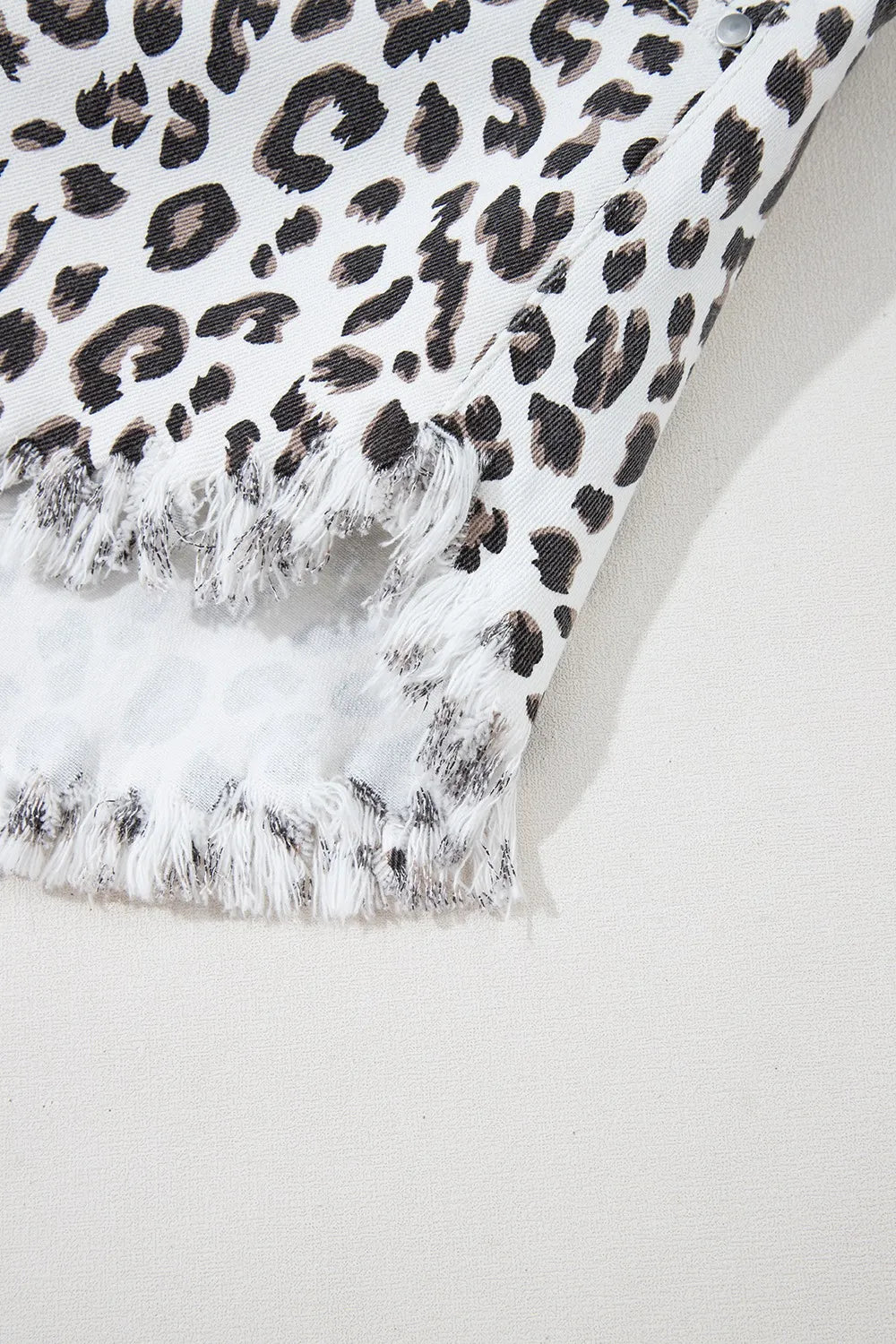 Leopard Frayed Hem Denim Shorts - Les secrets de Cath