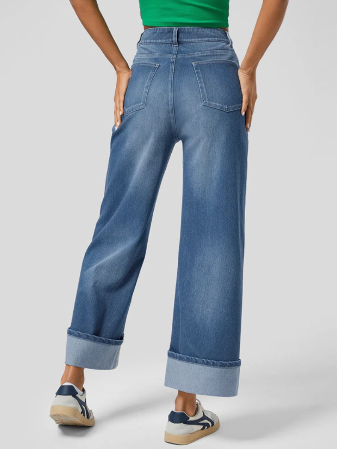 Jean taille haute à jambe droite et retroussée - Les secrets de Cath