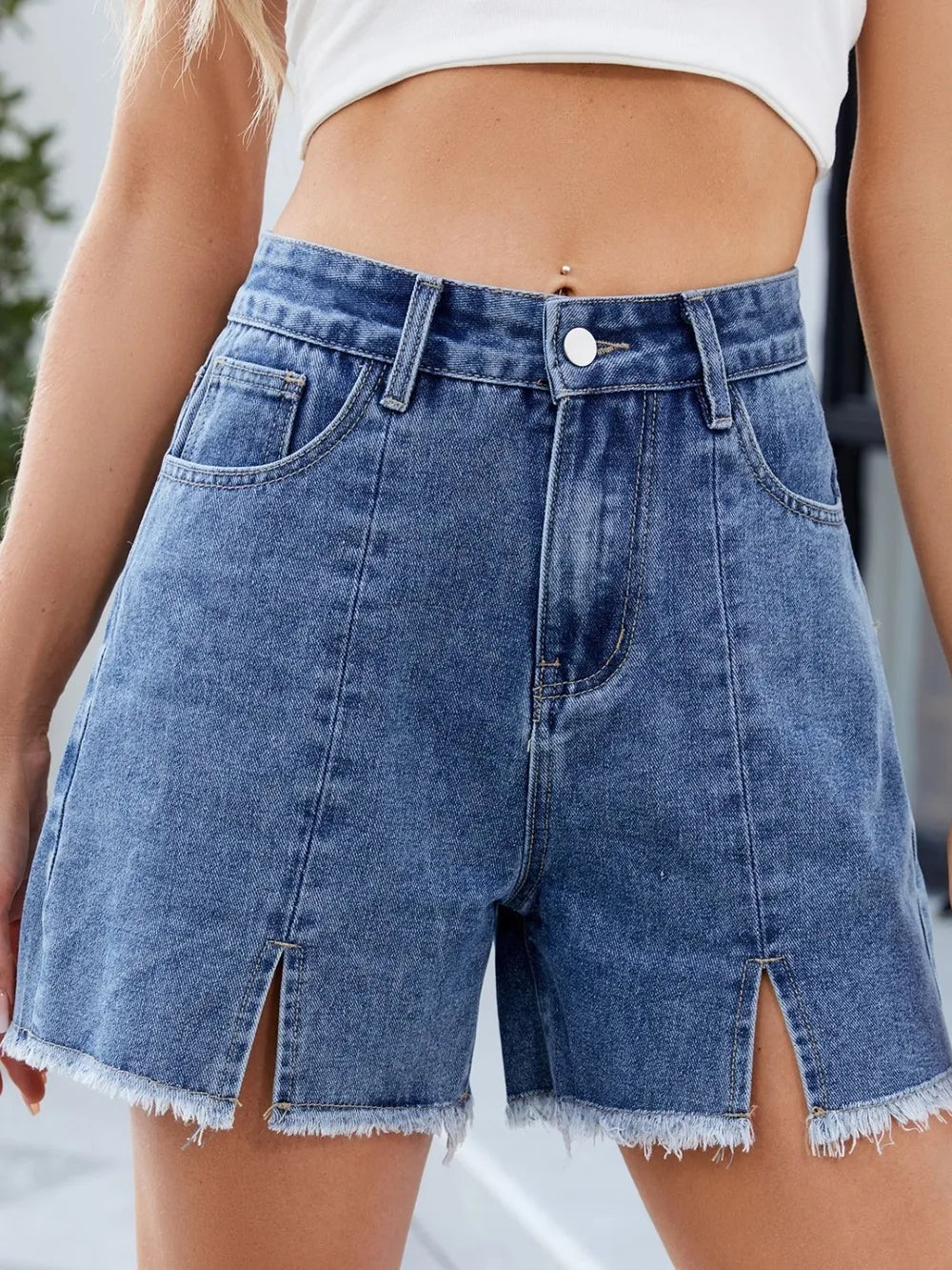 Raw Hem Slit Denim Shorts - Les secrets de Cath