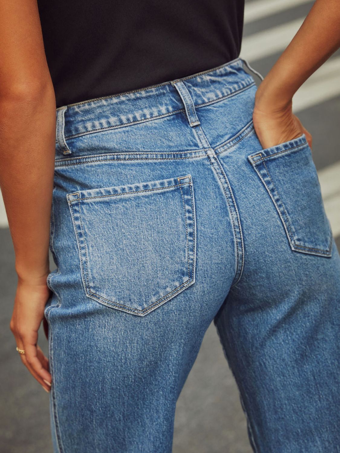 Jean taille haute à jambe droite et retroussé - Les secrets de Cath