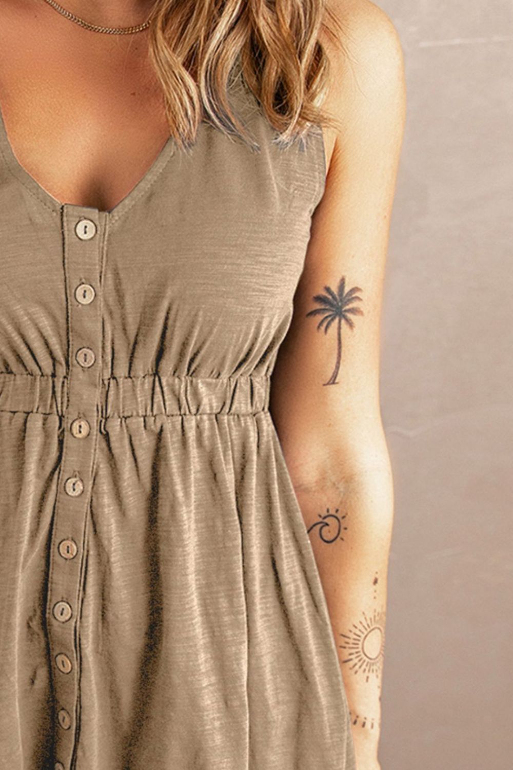 Mini-robe magique boutonnée sans manches - Les secrets de Cath