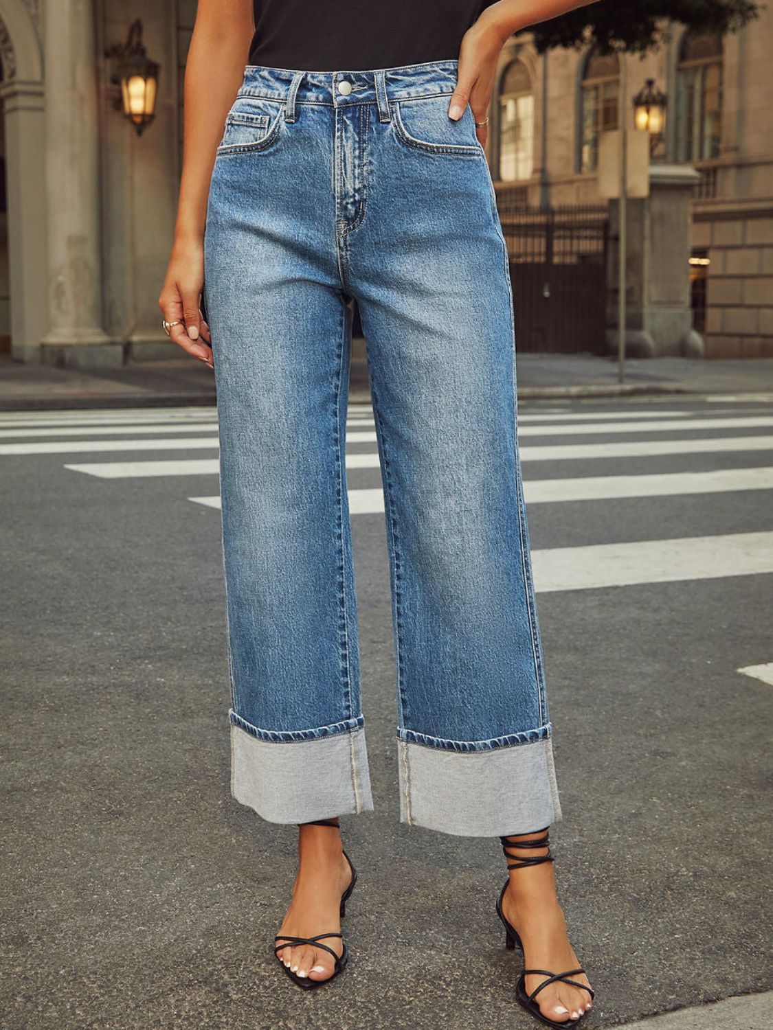 Jean taille haute à jambe droite et retroussé - Les secrets de Cath