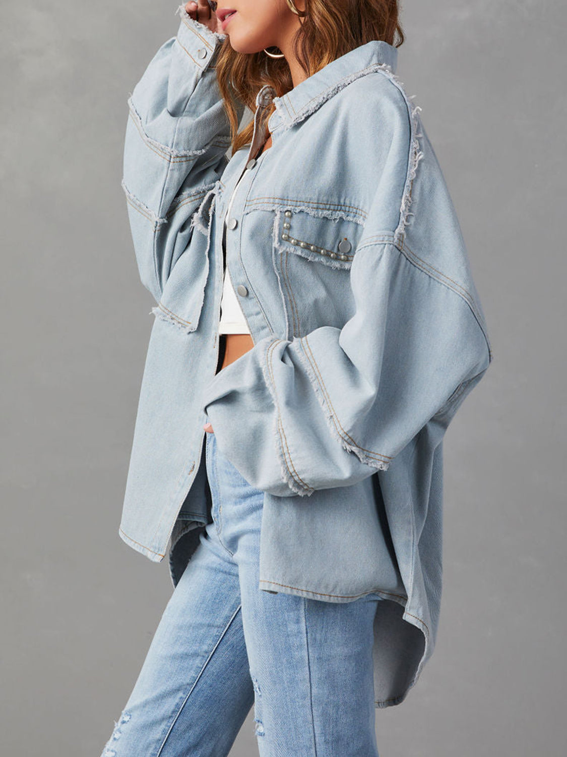 Button Down Raw Hem Denim Jacket - Les secrets de Cath