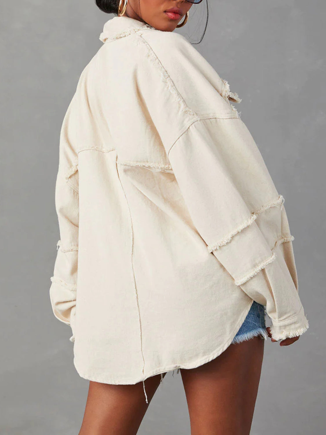 Button Down Raw Hem Denim Jacket - Les secrets de Cath