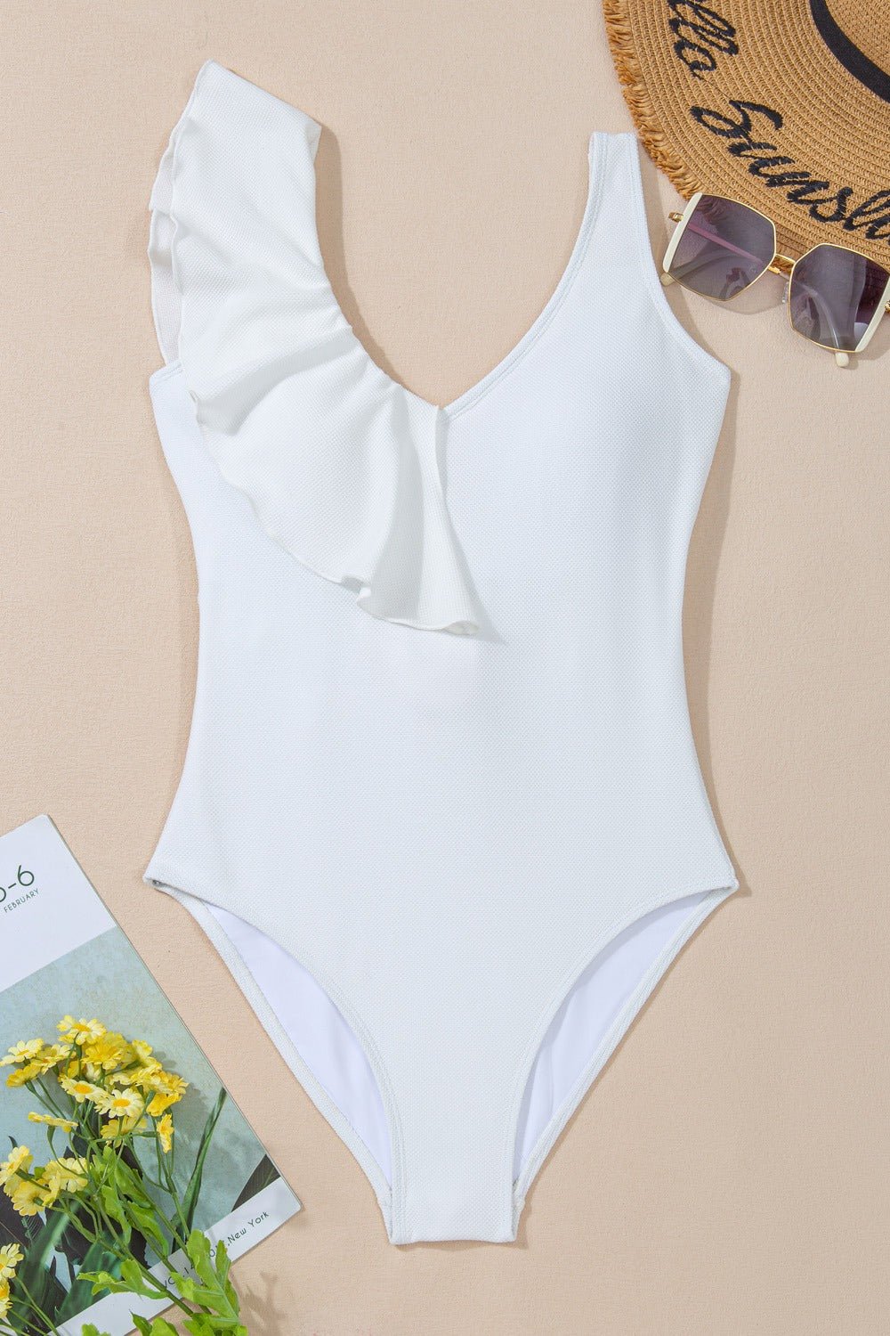 Maillot de bain une pièce à volants et col en V à larges bretelles - Les secrets de Cath